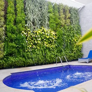 4* Hotel Varanasi Boutique Aeropuerto